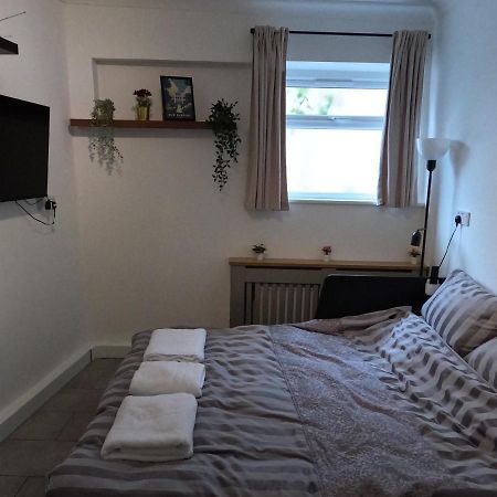 Studio Apartment In Saint Kew Exteriér fotografie