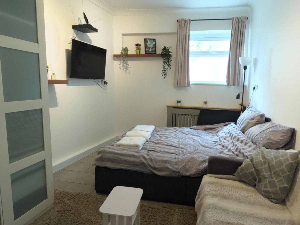 Studio Apartment In Saint Kew Exteriér fotografie